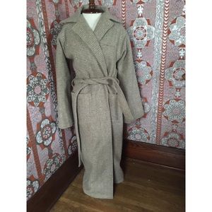 Incredible vintage wrap coat!! 😮